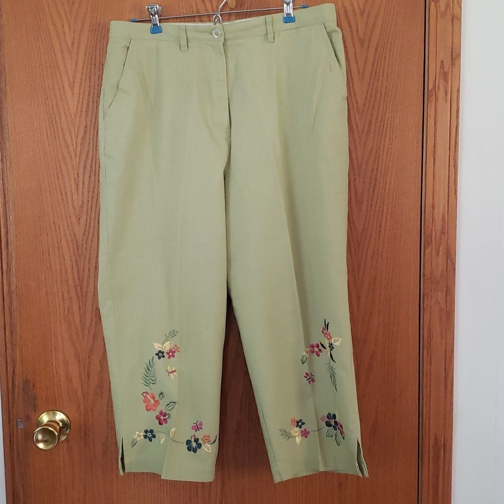 Christopher & Banks Lt Green Cropped Pants w/ Floral Embroidered Accents Sz 12